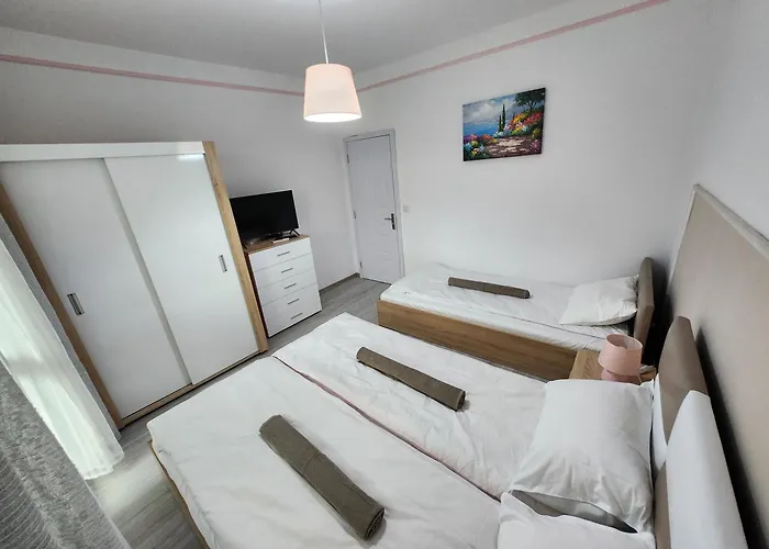 Luxury Two Bedroom Crown Apartament
