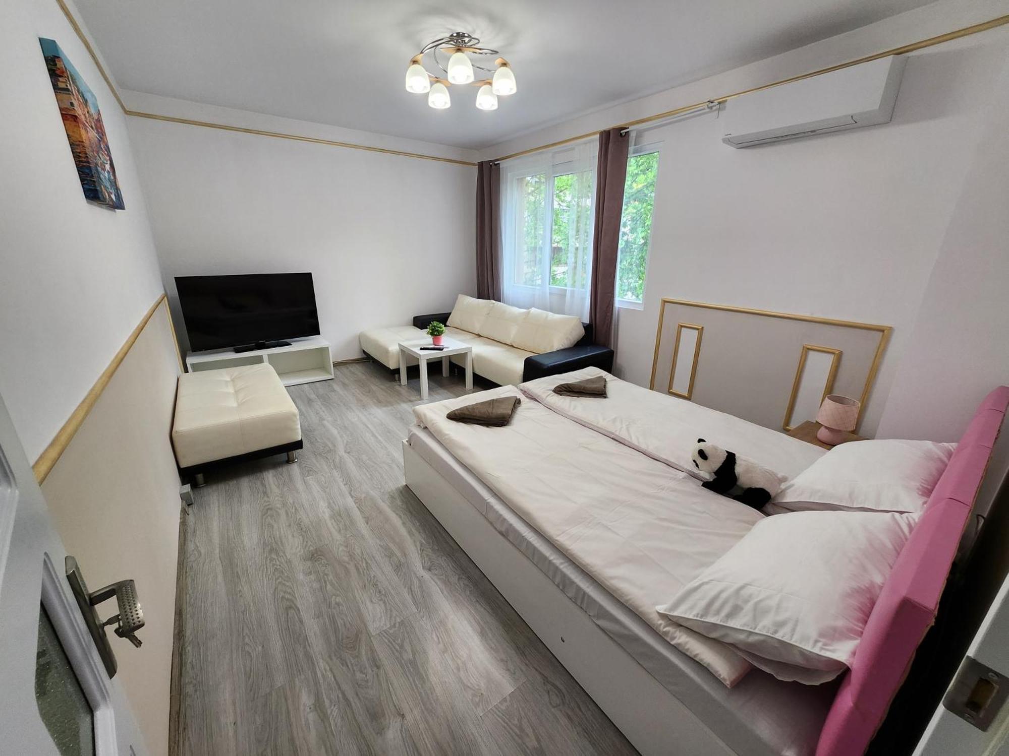 Апартаменти Luxury Two Bedroom Crown Правец