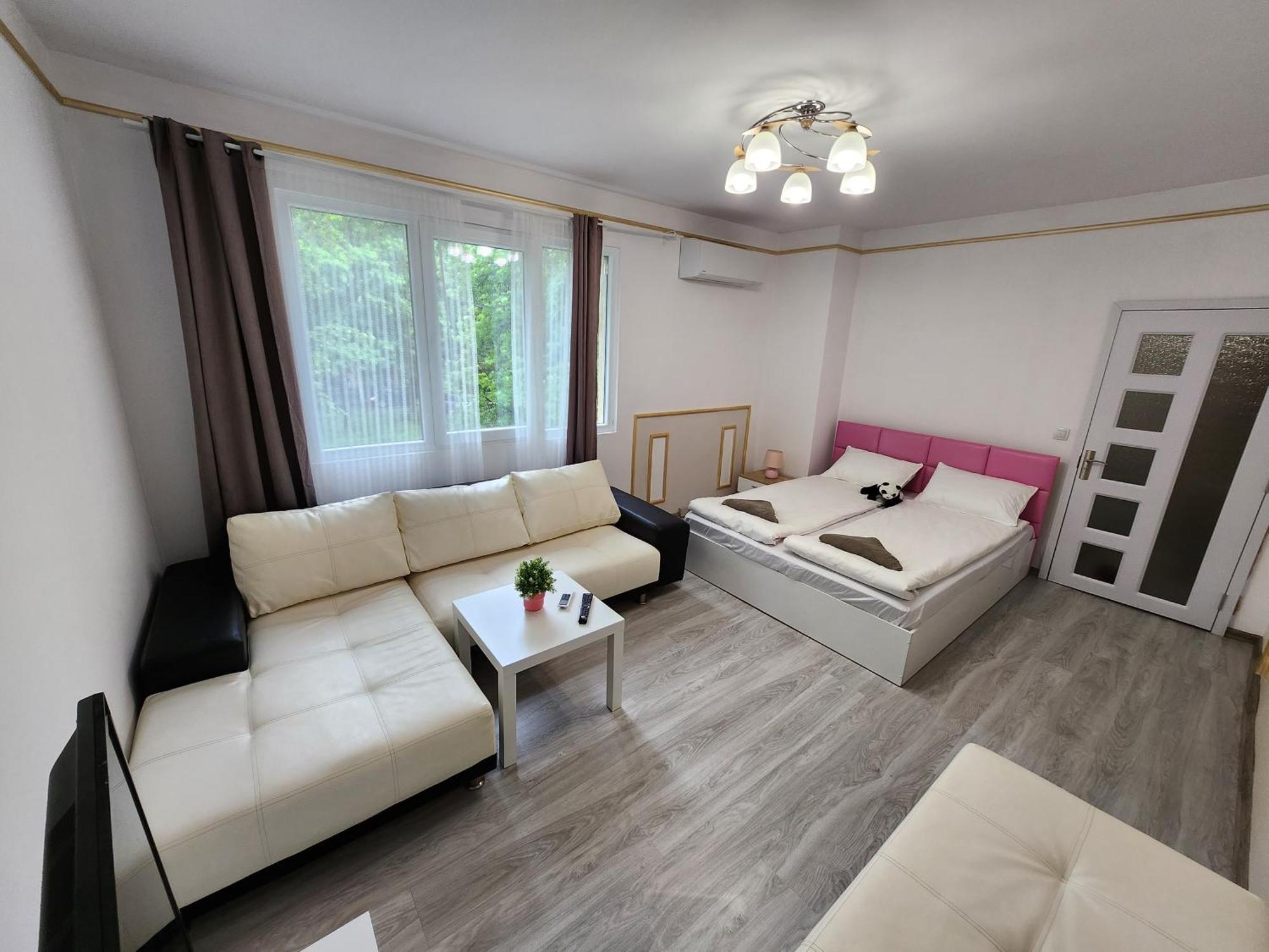 Апартаменти Luxury Two Bedroom Crown *