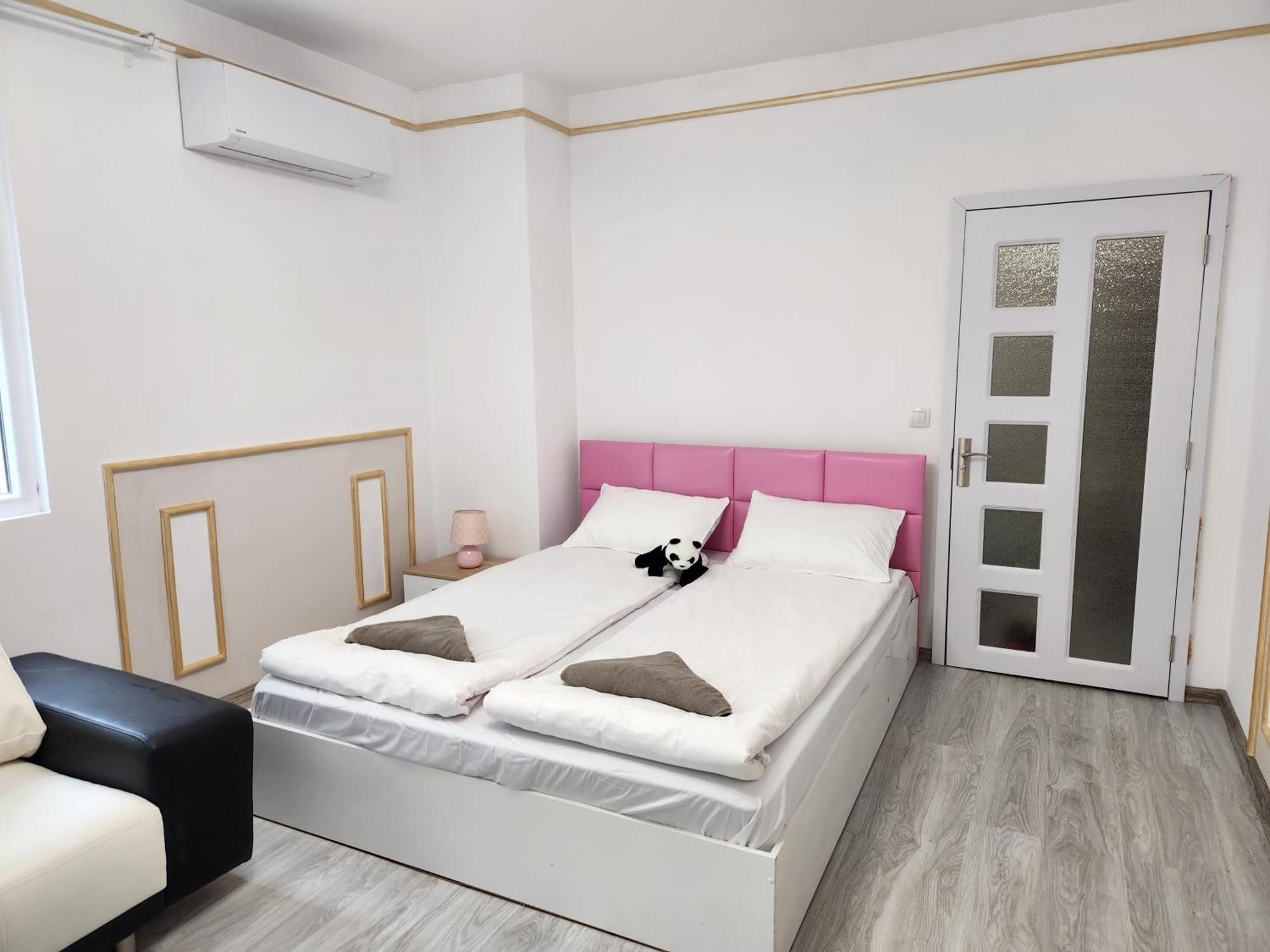 Апартаменти Luxury Two Bedroom Crown *